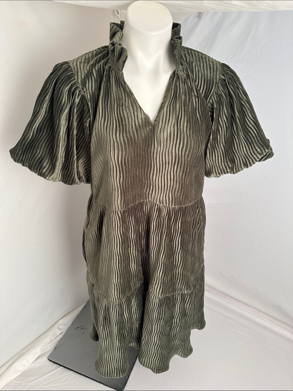 THML olive green v-neck puff sleeve velvet oversized tiered dress S - Picture 2 of 14